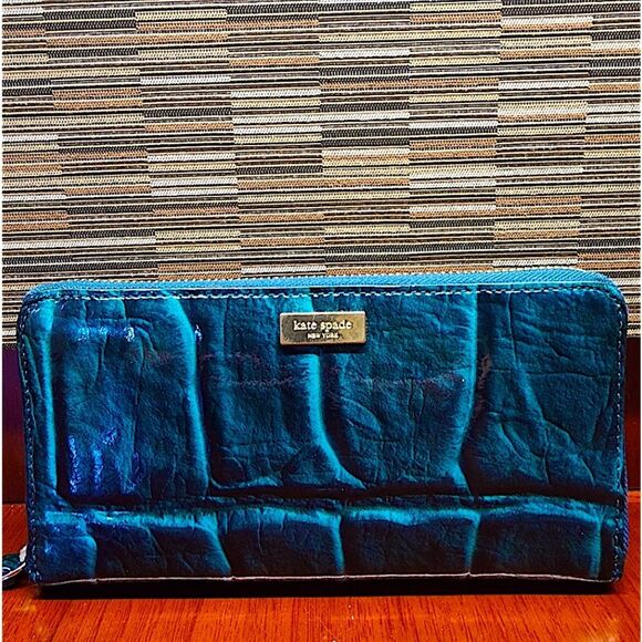 Kate Spade NEDA Knightsbridge Continental wallet in Darkest Teal. Like new. - Picture 1 of 6